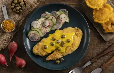 Tilapia en Salsa de Cúrcuma y Alcaparras