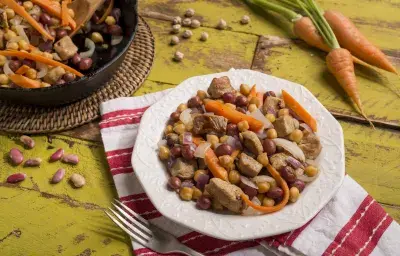 Salteado de cerdo y fréjol
