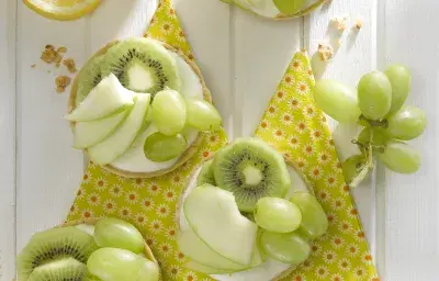 Dulce de queso con frutos verdes Dulce de queso con frutos verdes