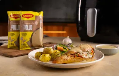 Pechuga rellena con salsa de pollo Pechuga rellena con salsa de pollo