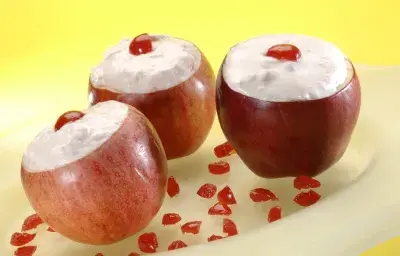 Manzanas de frutas y yogurt