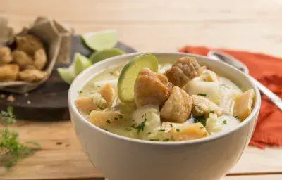 Sopa de pescado con arroz, yuca y verde