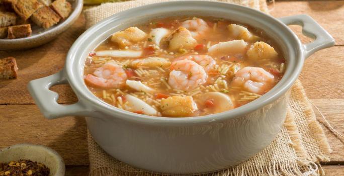 Sopa de mariscos con fideo