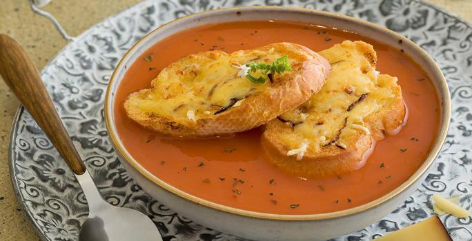 Crema de tomate gratinada a los 3 Queso