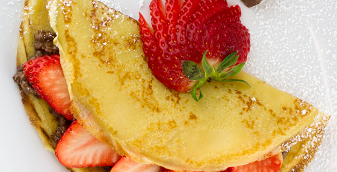 Crepas Rellenas de Chocolate y Fresas