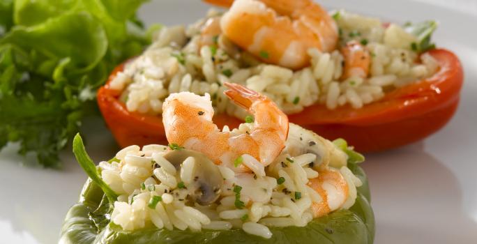 Pimientos Rellenos con Arroz y Camarones