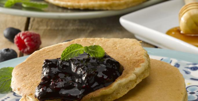 Pancakes de Quínoa con Salsa de Berries