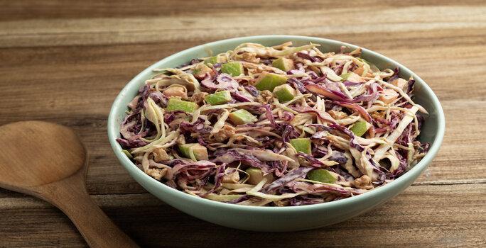 Ensalada Navideña de Col Blanca y Morada