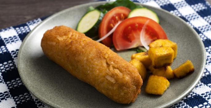 Croquetas de arroz rellenos de pollos