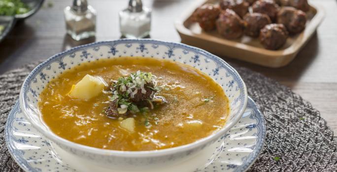 sopa de albondigas