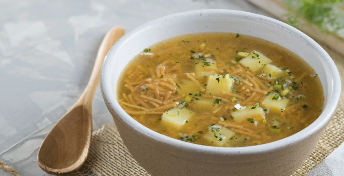 Sopa de fideos tostados