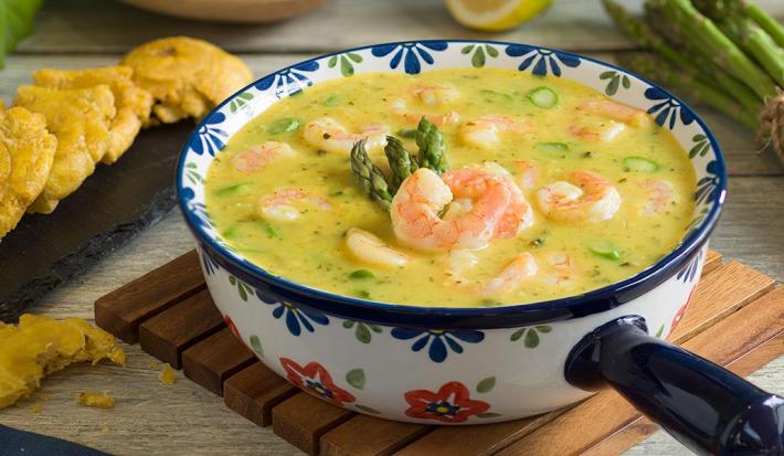 Camarones en salsa de espárragos