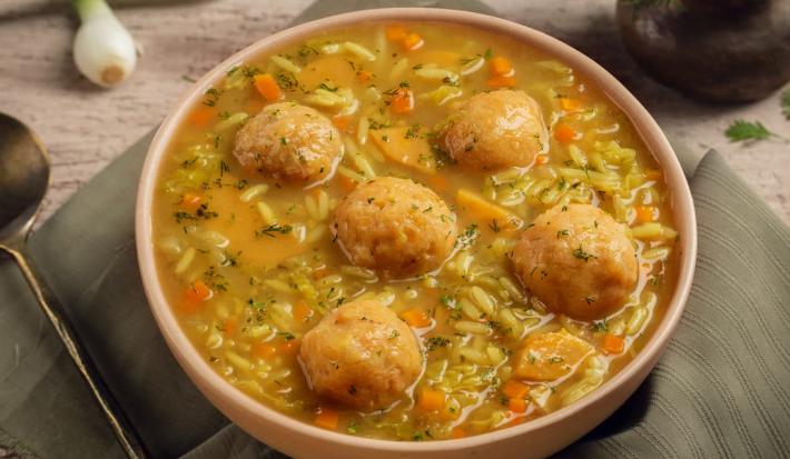 Sopas de bolas de verde - Caldo de bolas tradicional ecuatoriano