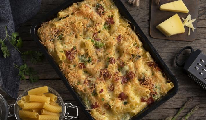 Fideos al Horno con Espárragos y Tocino