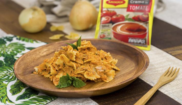 Pasta con atun guisado