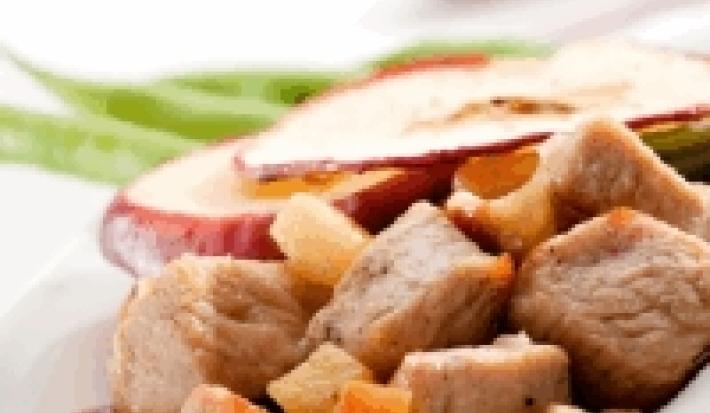 Cubos de pavo con miel y manzana