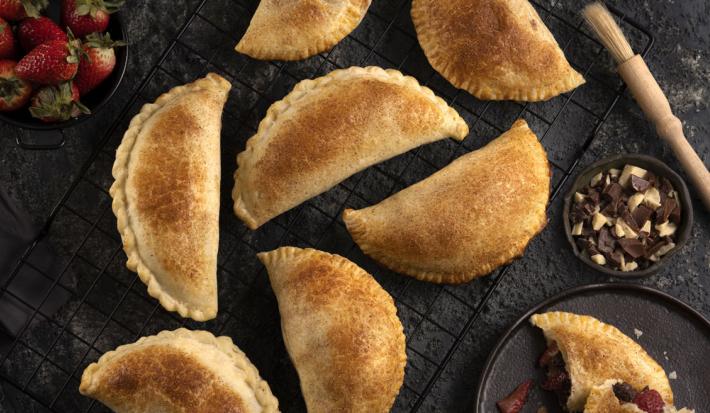 Empanadas de fresa y chocolate
