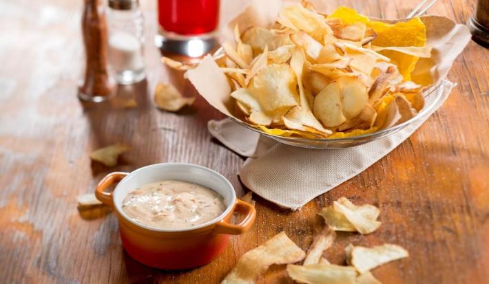 Yuca con mayonesa picante