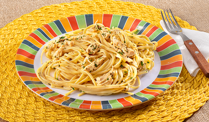 Tallarín con Pollo y Hierbas