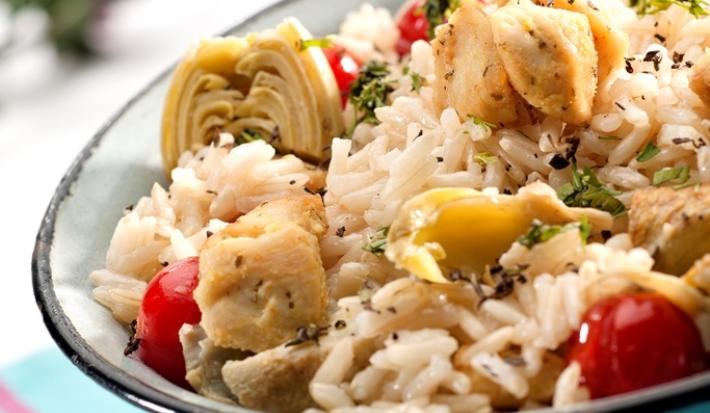 Pollo con arroz y alcachofas