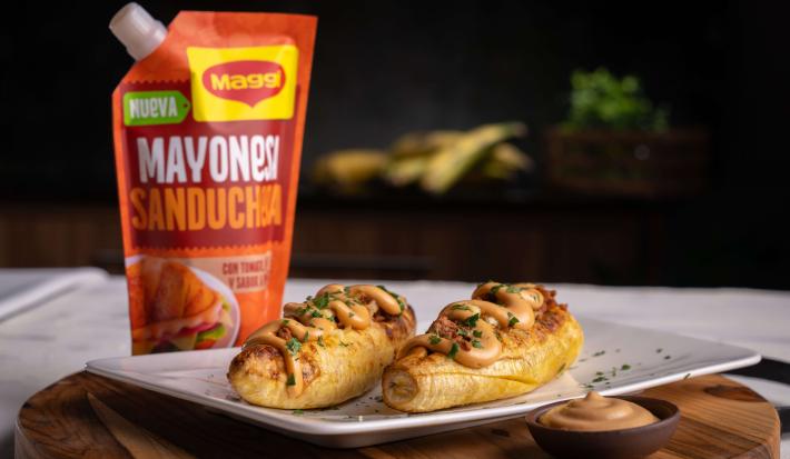 Maduro asado con queso y carne