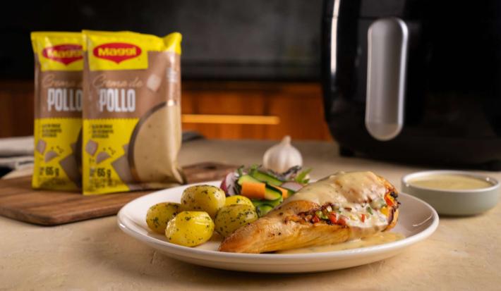 Pechuga rellena con salsa de pollo