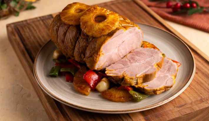Pernil Navideño glaceado con piña