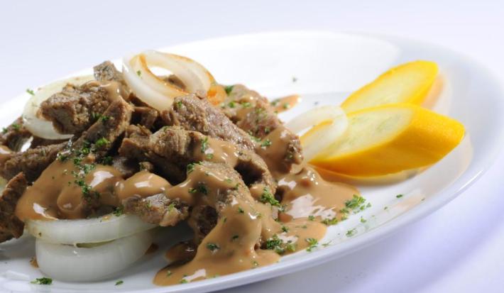 Tiritas de carne en salsa