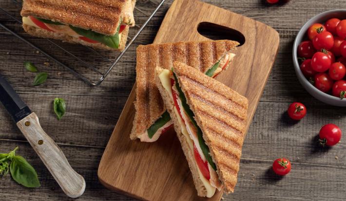 Panini de pollo caprese